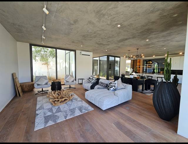 4 BEDROOM FREEHOLD FOR SALE IN HAWAAN FOREST ESTATE